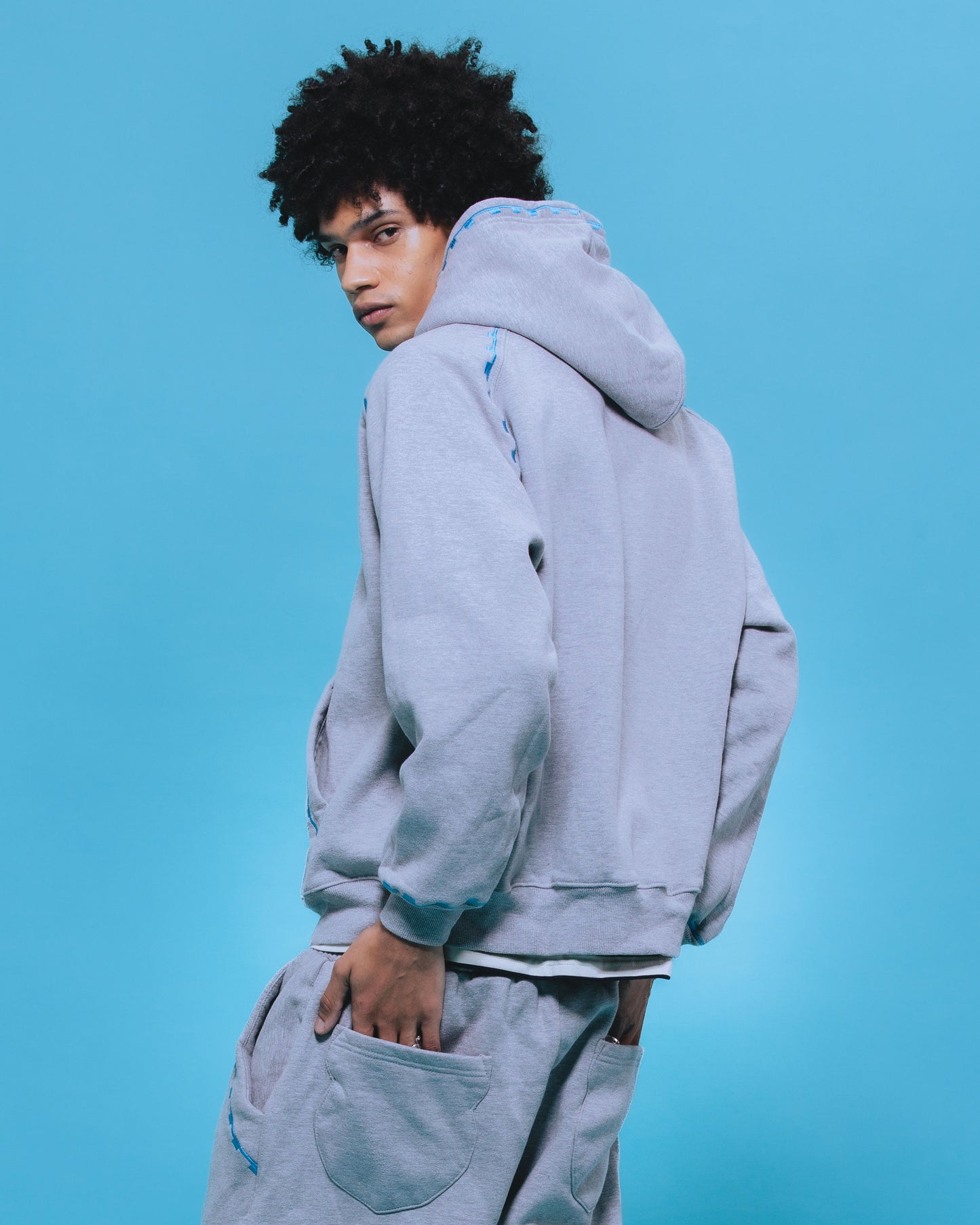 R’mili „Hose AMAZIGH“ Jogginghose Grau/Blau