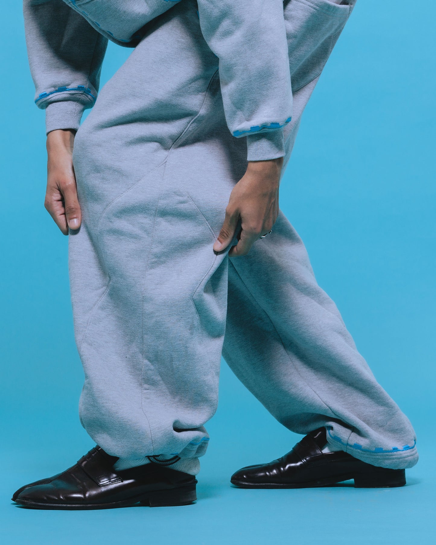 R’mili „Hose AMAZIGH“ Jogginghose Grau/Blau