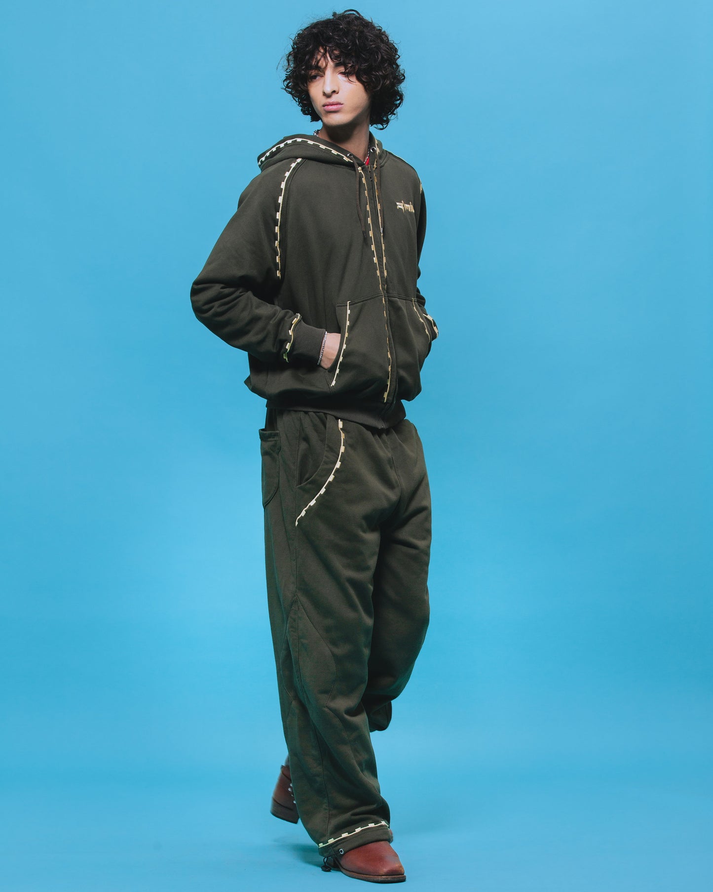 R’MILI „Pants AMAZIGH“ Jogginghose Grün Khaki/Gold