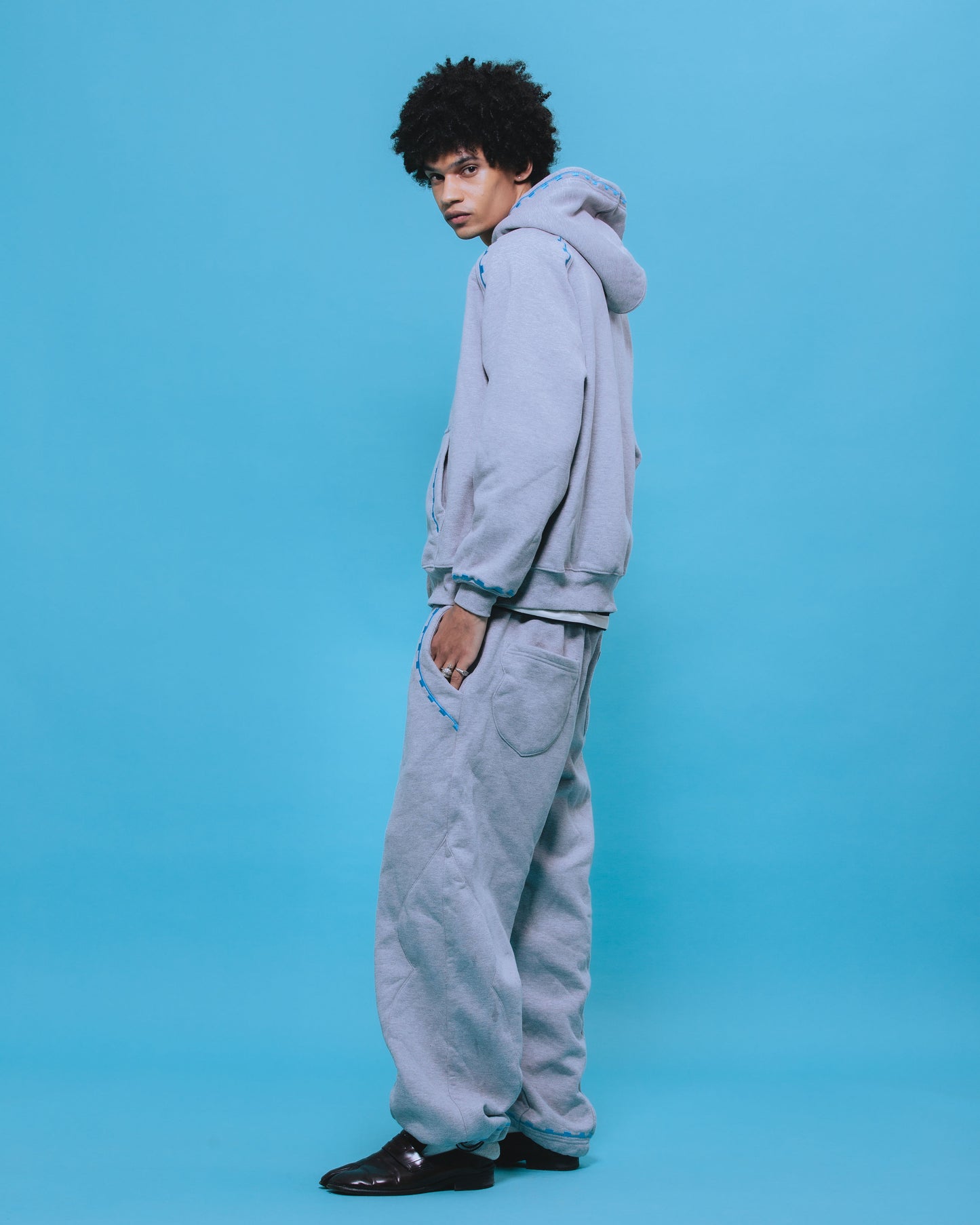 R’mili „Hose AMAZIGH“ Jogginghose Grau/Blau