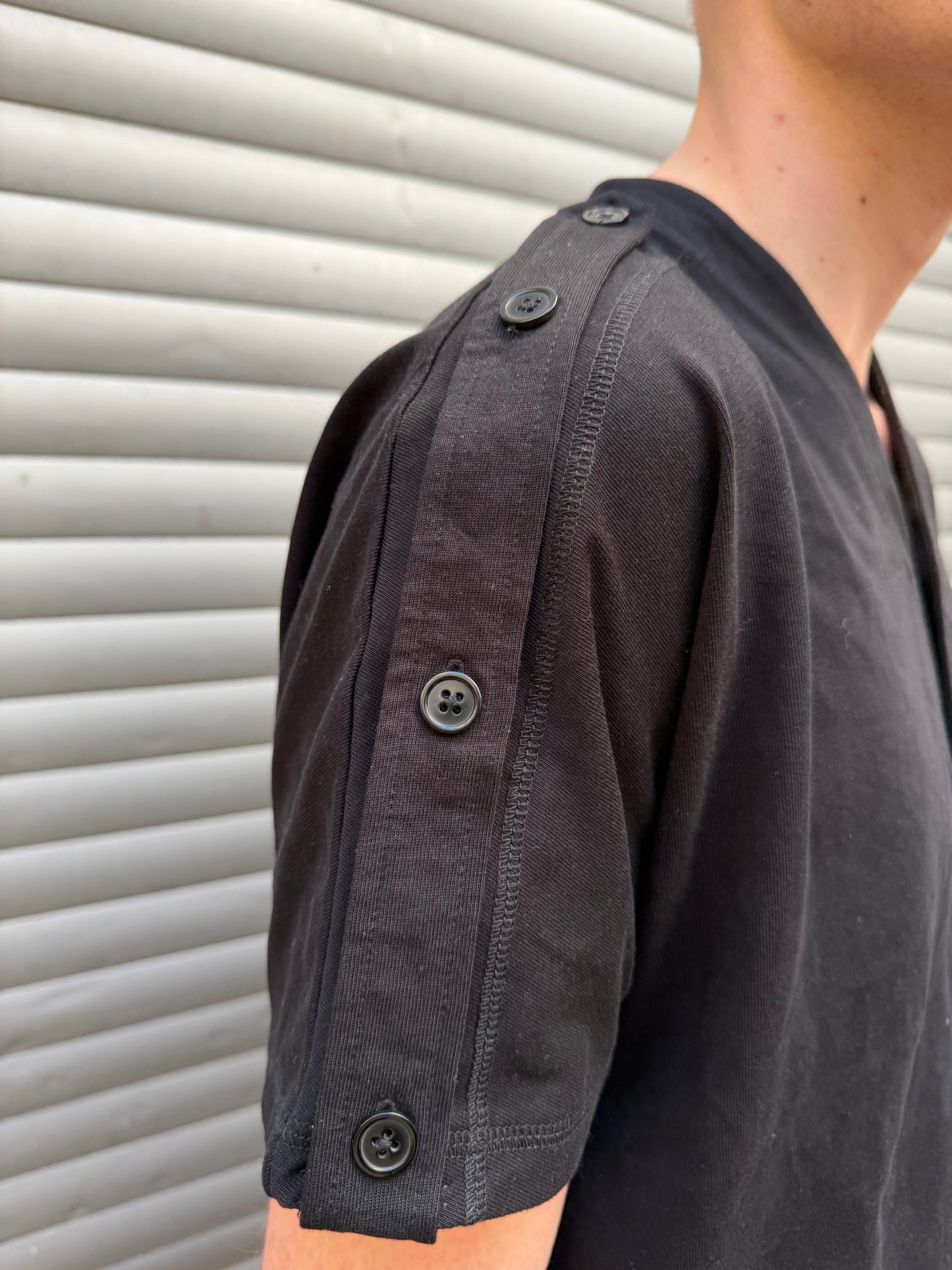 R’MILI REGLAN BLACK T-SHIRT