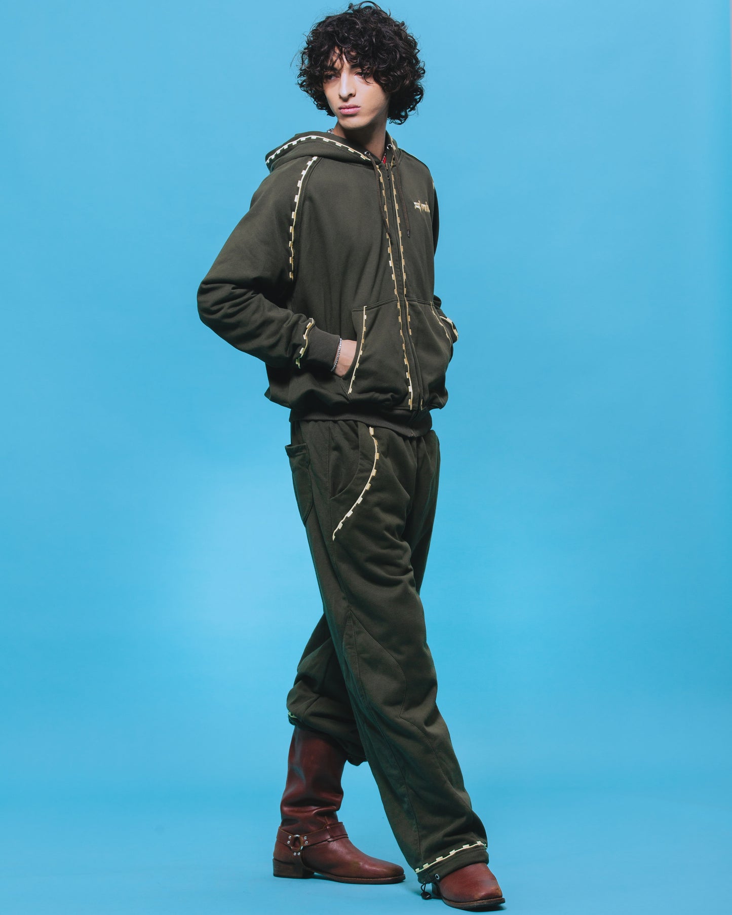 R’MILI „Pants AMAZIGH“ Jogginghose Grün Khaki/Gold